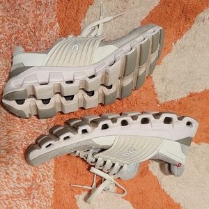 On Cloudswift Running Shoes